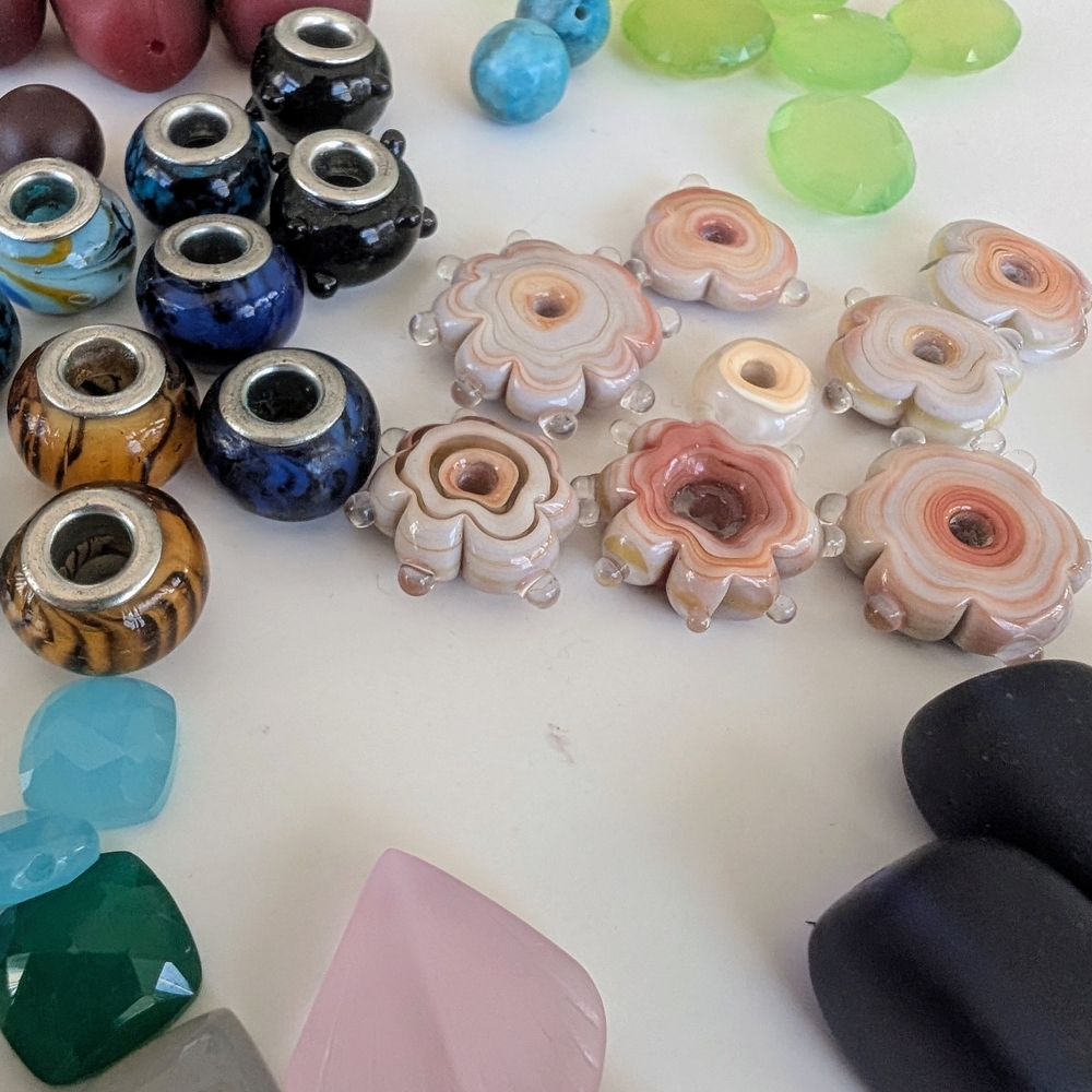 Assorted Glass Beads Collection - Picture 7 of 8